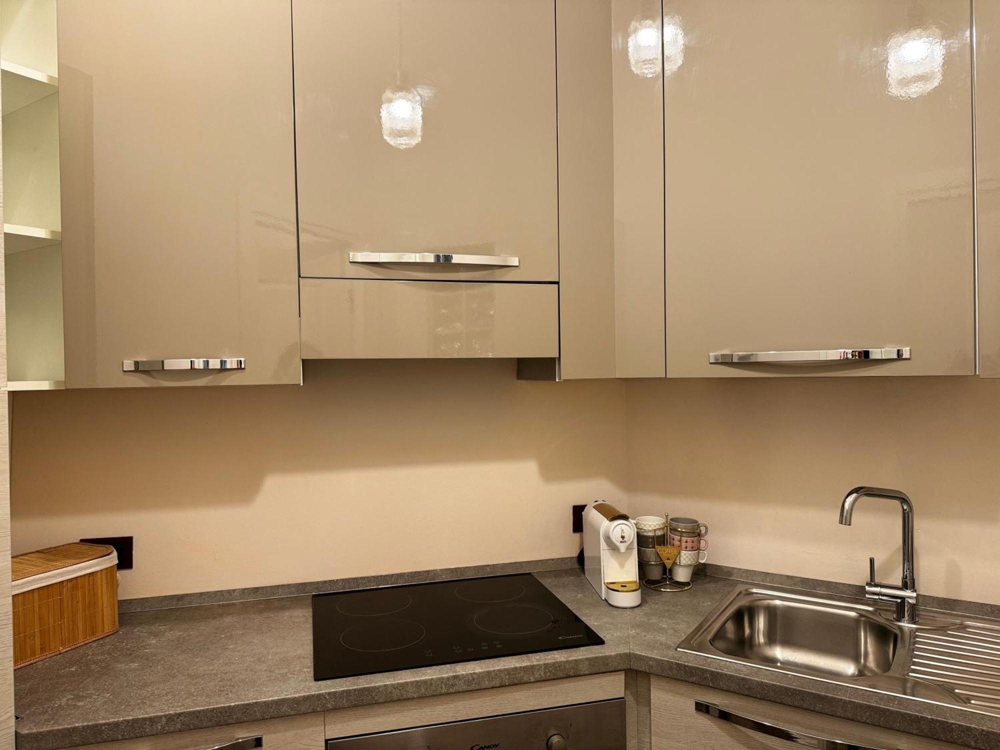 Regina Milano In Verona - Sky Tv, Wifi E Breakfast Box Apartment Exterior photo