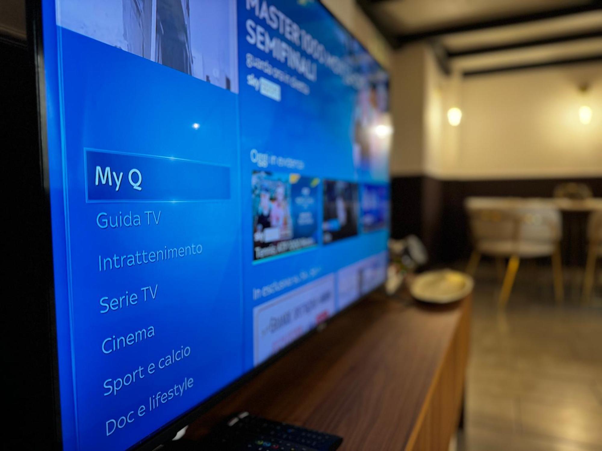 Regina Milano In Verona - Sky Tv, Wifi E Breakfast Box Apartment Exterior photo