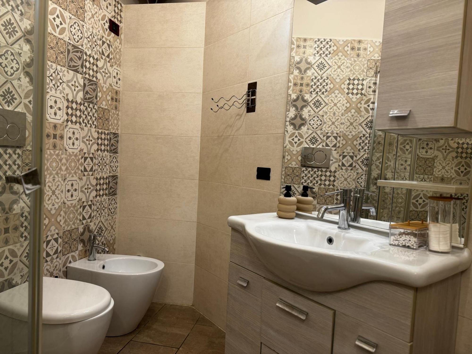 Regina Milano In Verona - Sky Tv, Wifi E Breakfast Box Apartment Exterior photo