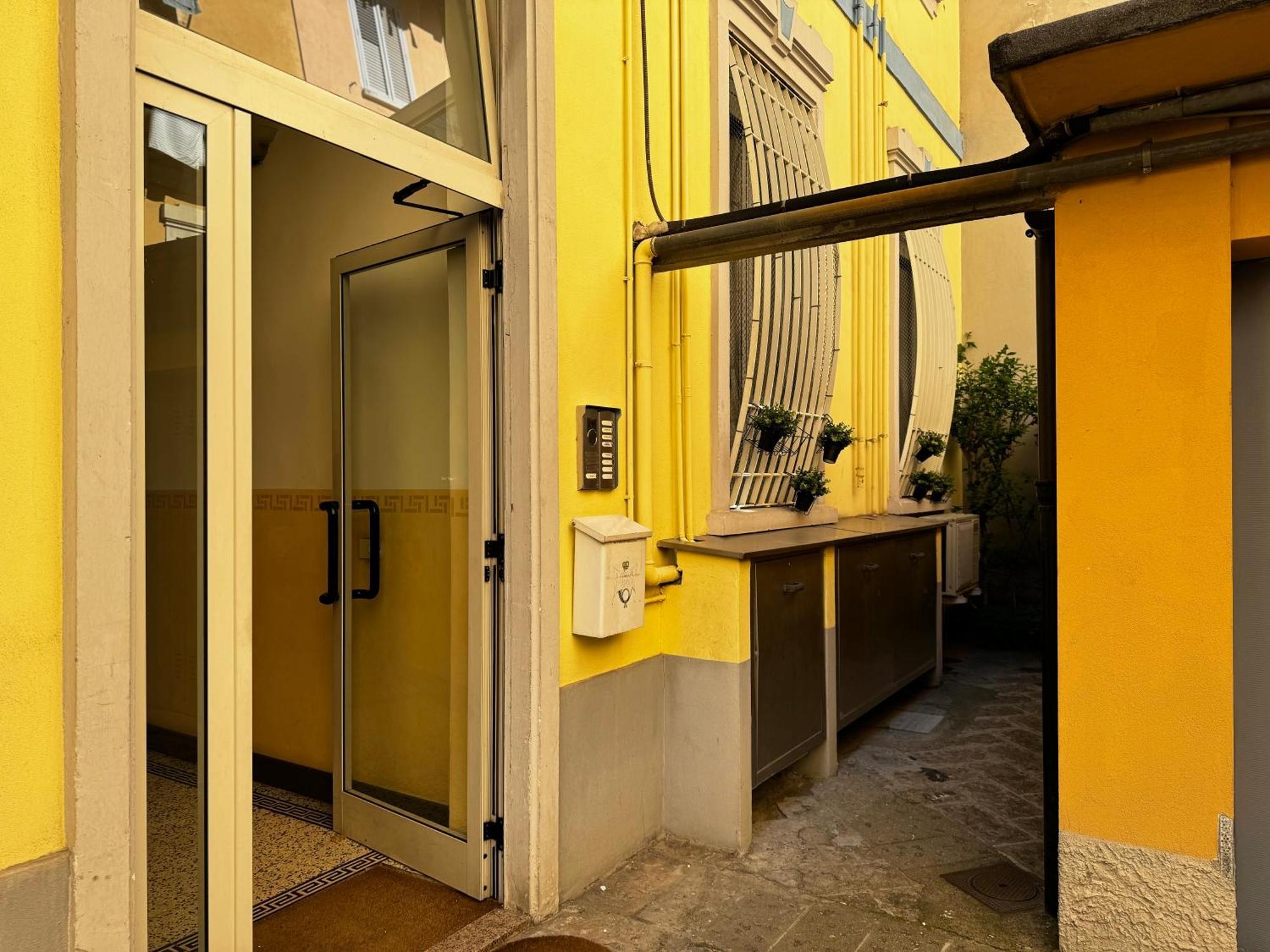 Regina Milano In Verona - Sky Tv, Wifi E Breakfast Box Apartment Exterior photo