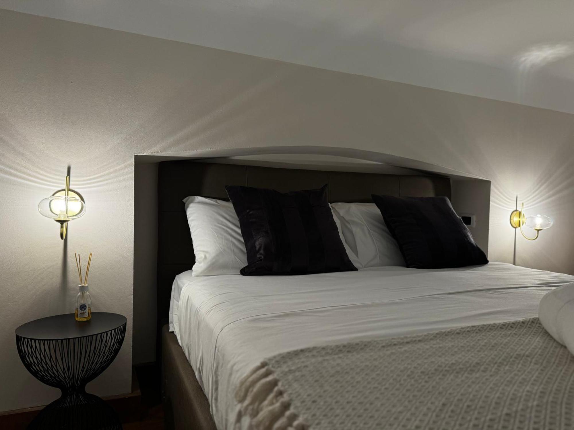 Regina Milano In Verona - Sky Tv, Wifi E Breakfast Box Apartment Exterior photo